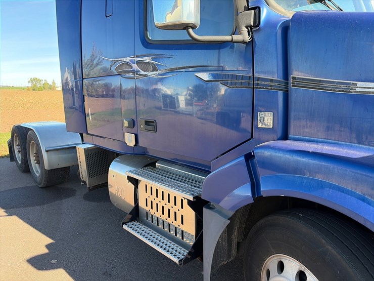 #1849-•-2015-volvo-vnl62-sleeper-cab-truck-tractor-image-12