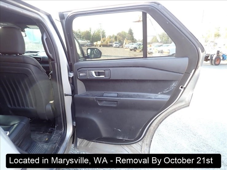 2020-ford-explorer-image-23