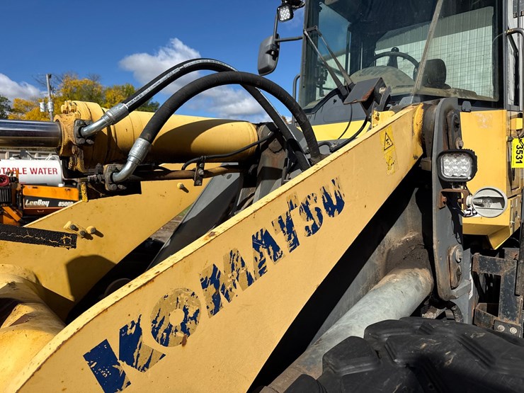 komatsu-wa320-image-15