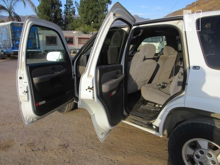 2001-chevrolet-tahoe-image-13