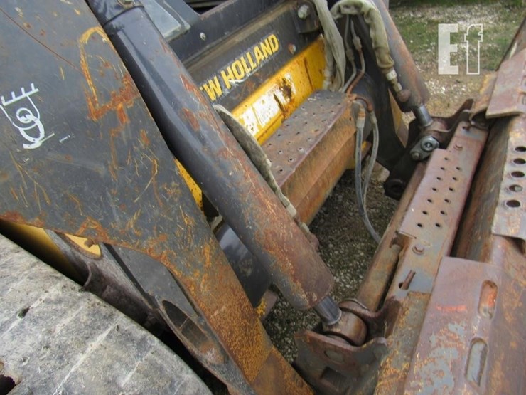 new-holland-c232-image-2