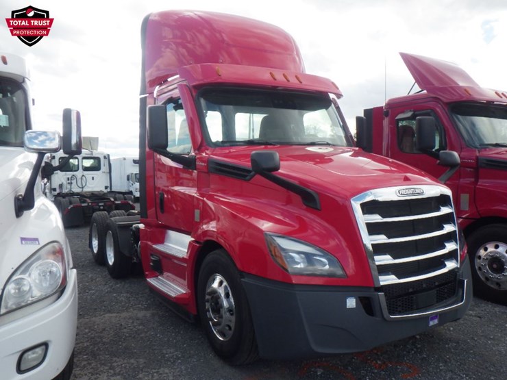 2020-freightliner-cascadia-126-image-3