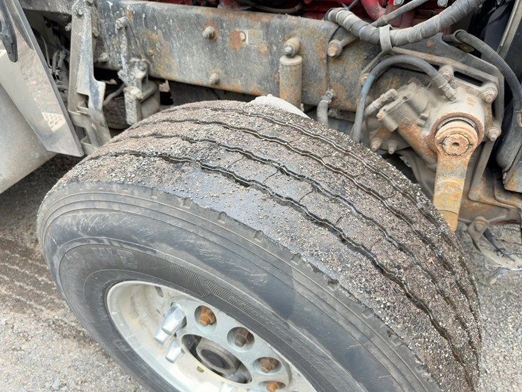 2008-peterbilt-367-image-12