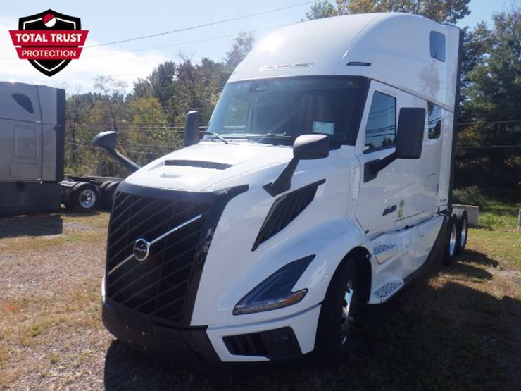 2025-volvo-vnl860-image-1
