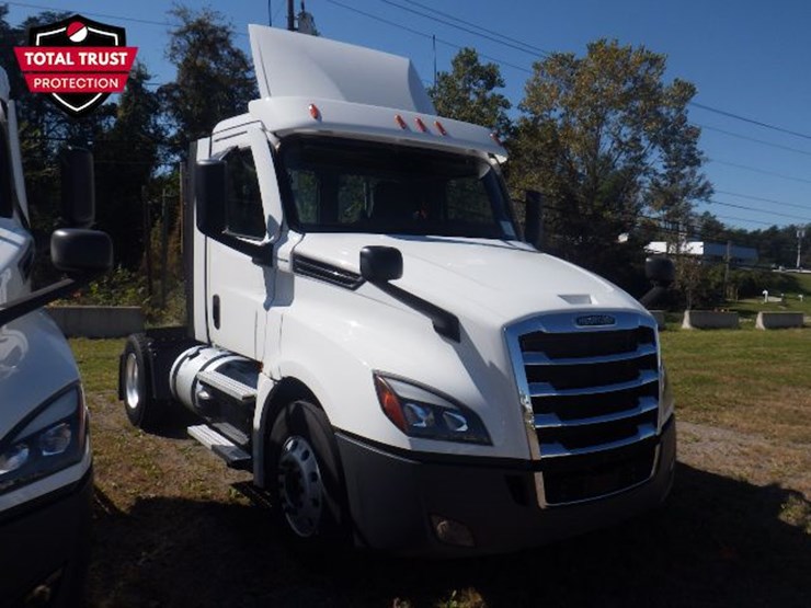 2022-freightliner-cascadia-126-image-4