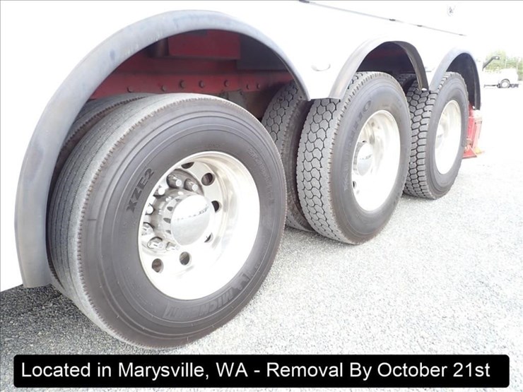 2005-peterbilt-379-image-35
