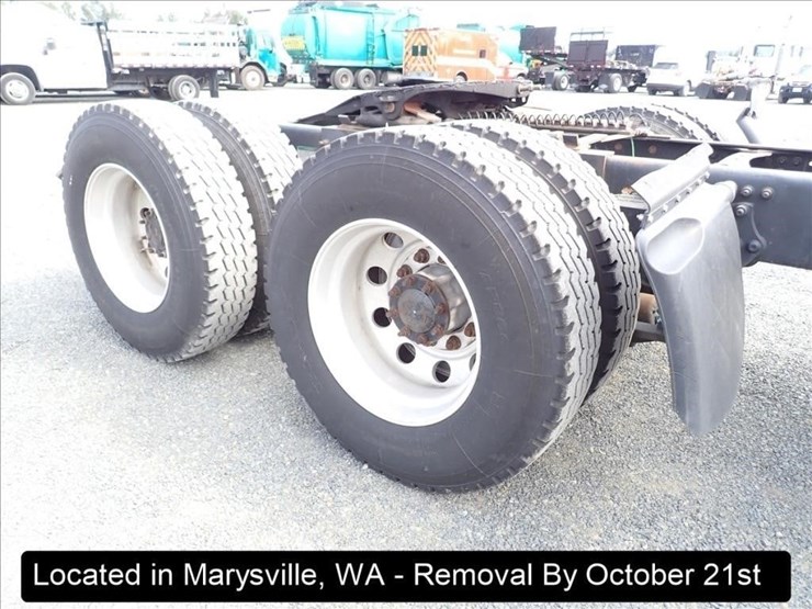 2013-freightliner-coronado-image-33