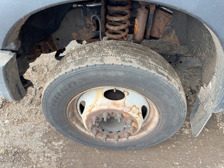 2016-ford-f550-xl-image-11