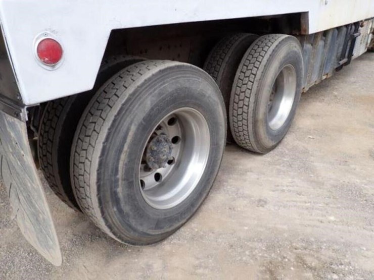 2015-freightliner-114sd-image-64