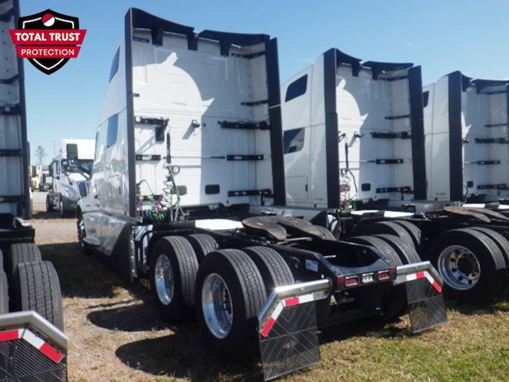 2025-volvo-vnl860-image-12