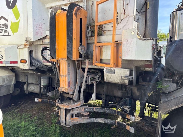 2019-peterbilt-520-image-15