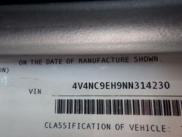 2022-volvo-vnl860-image-19
