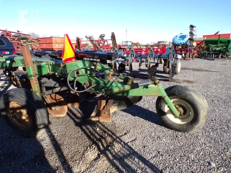 john-deere-2700-image-1