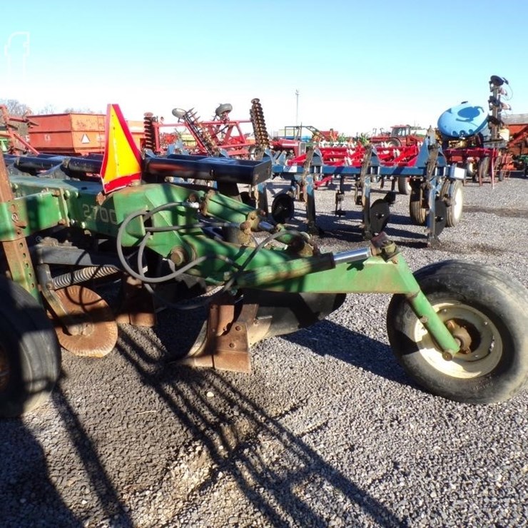 JOHN DEERE 2700