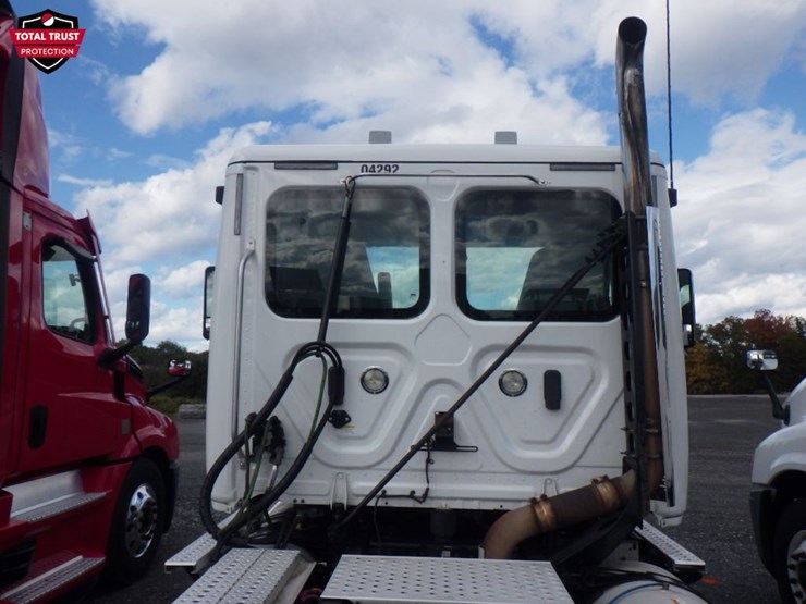 2020-freightliner-cascadia-125-image-8