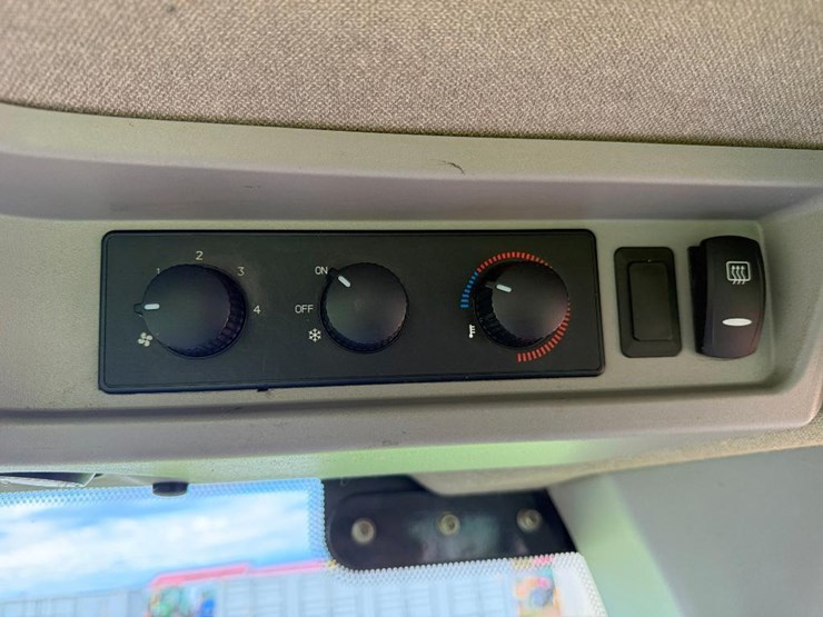 2018-case-621g-image-60