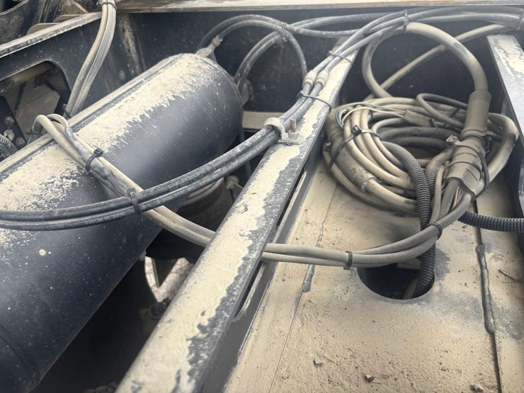 2025-axle-end-dump-image-63