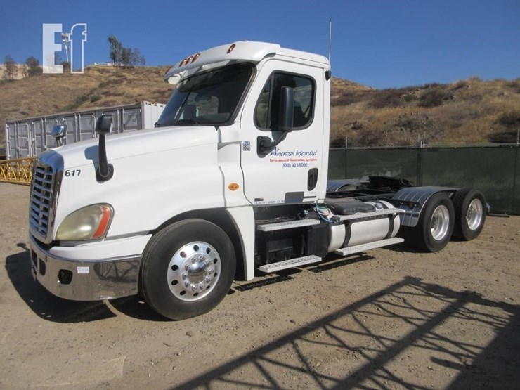 2012-freightliner-cascadia-125-image-1