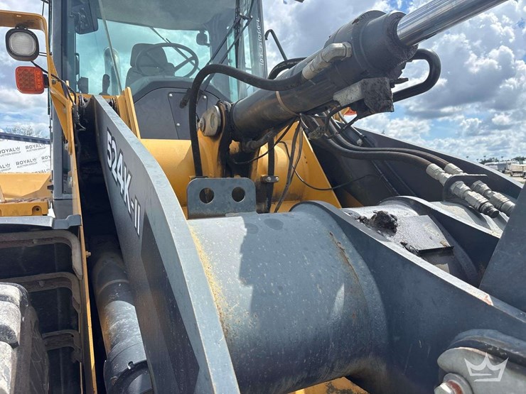 2017-deere-524k-image-32