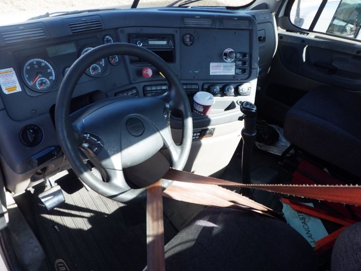 2017-freightliner-cascadia-116-image-17