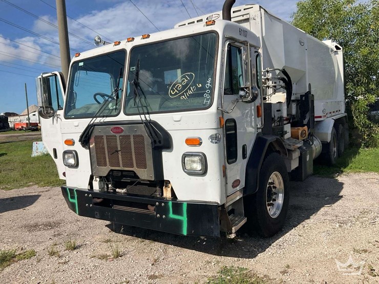 2019-peterbilt-520-image-1