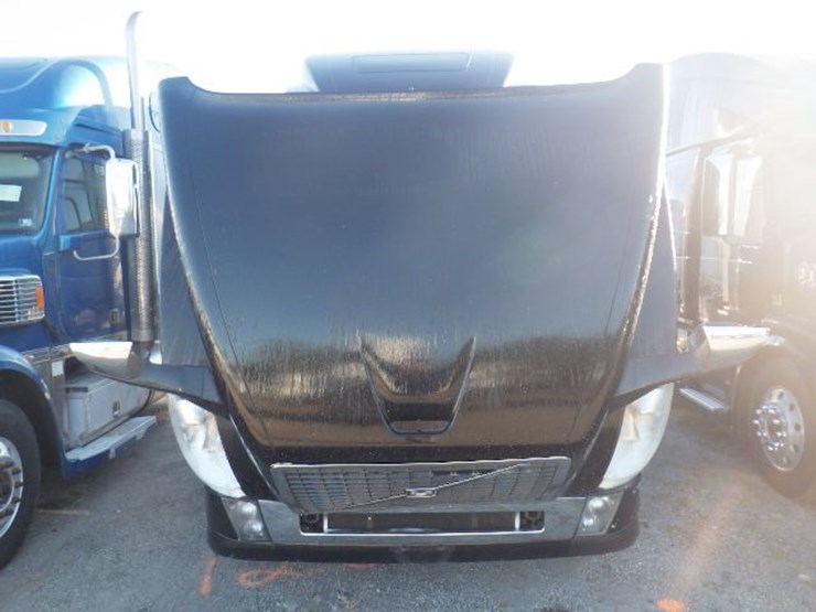 2016-volvo-vnl780-image-27
