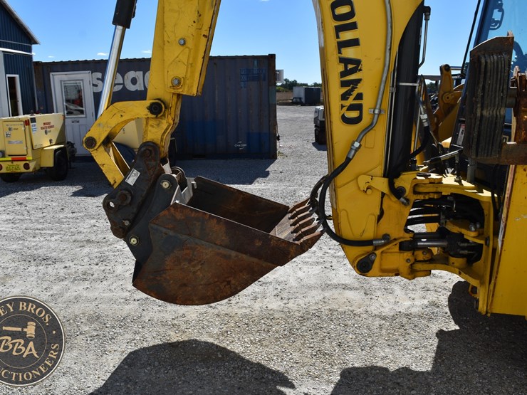 2013-new-holland-b110c-image-32
