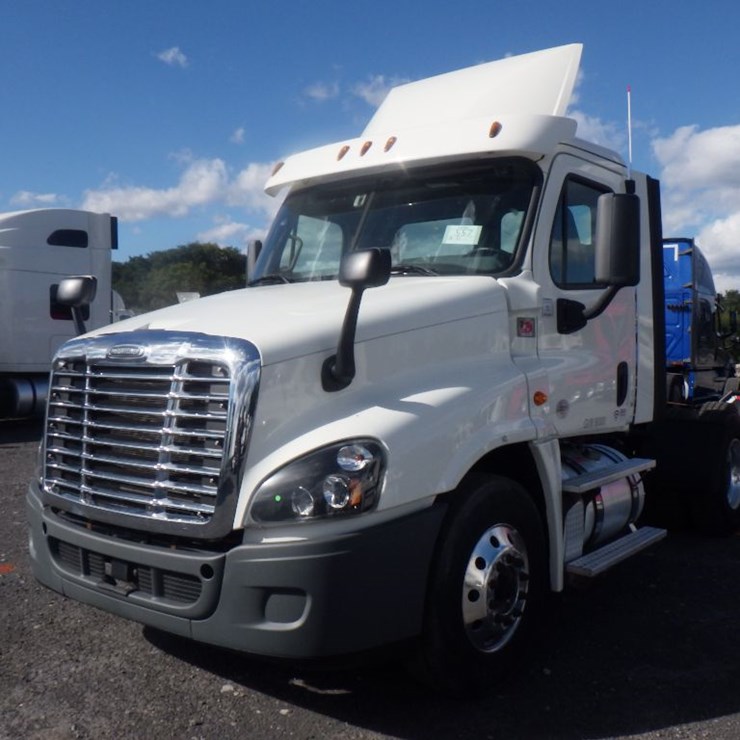 2018 FREIGHTLINER CASCADIA 125