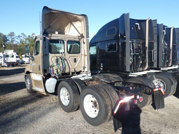 2016-freightliner-cascadia-125-evolution-image-11