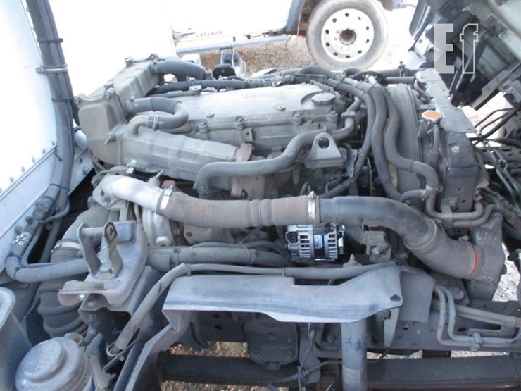 2016-isuzu-nqr-image-7