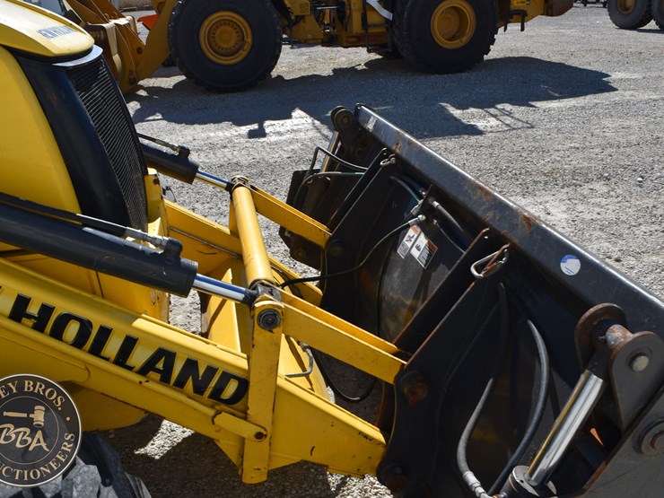 2013-new-holland-b110c-image-26