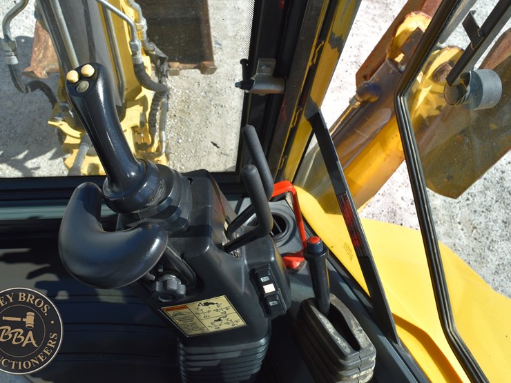 2013-new-holland-b110c-image-68