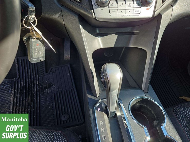2015-chevrolet-equinox-image-16