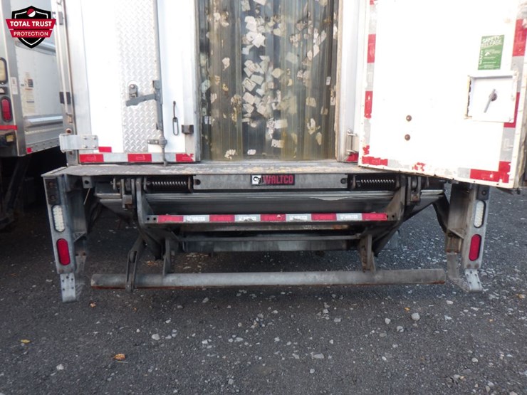 2020-freightliner-m2-106-image-7