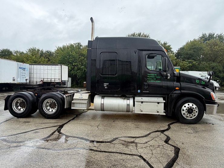 #1659-•-2012-freightliner-cascadia-sleeper-cab-truck-tractor-image-6