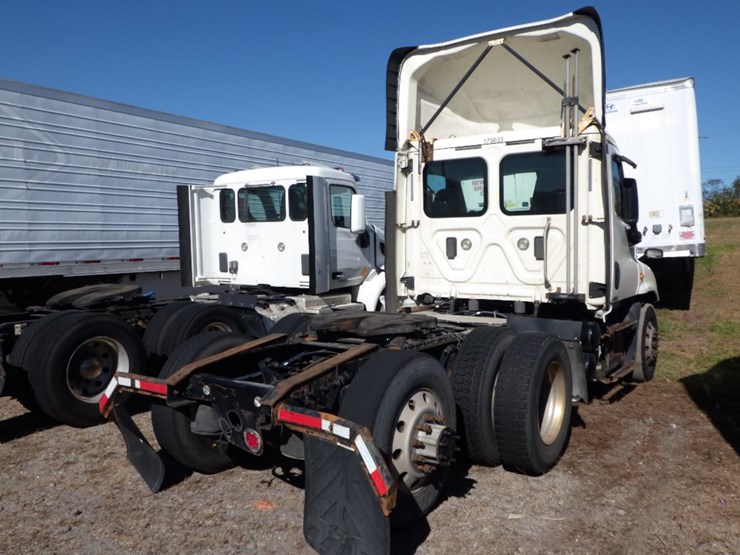 2017-freightliner-cascadia-116-image-8