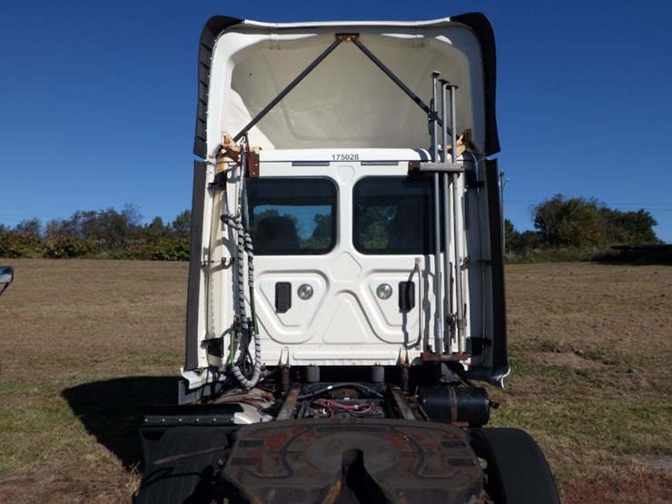 2017-freightliner-cascadia-116-image-12