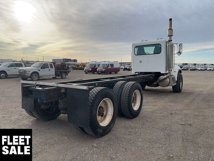 2007-peterbilt-335-image-4