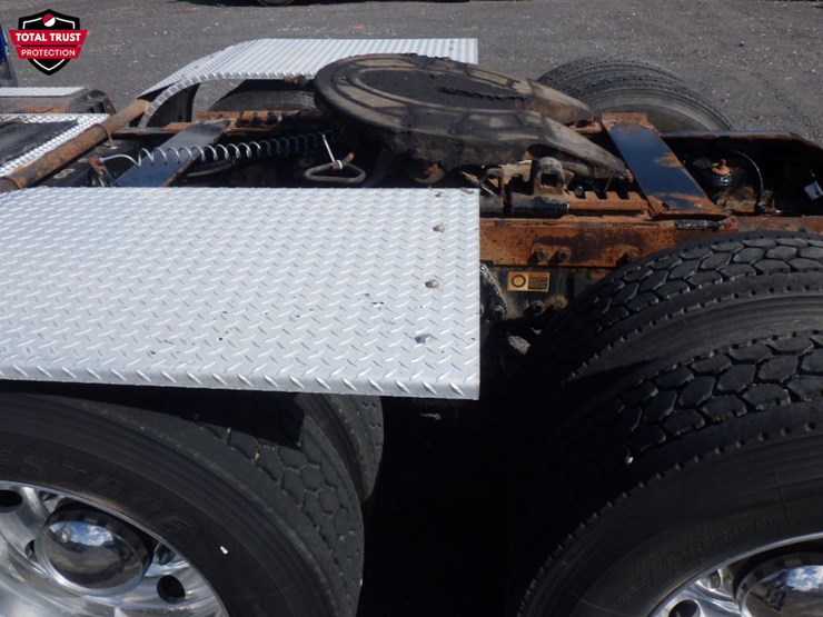 2019-peterbilt-389-image-15