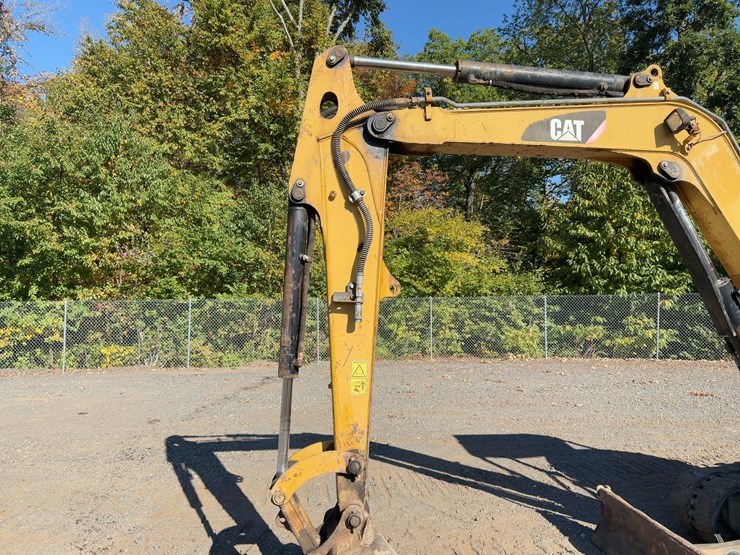 2014-caterpillar-305-image-13