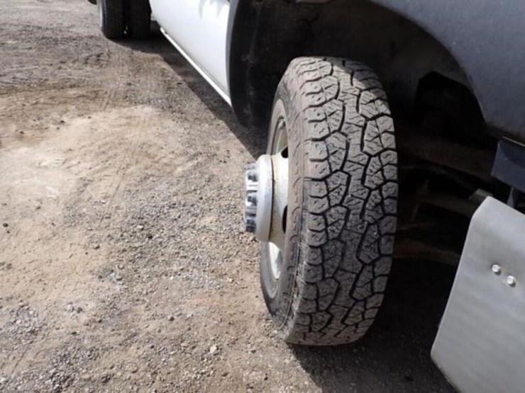 2005-gmc-sierra-3500-image-51