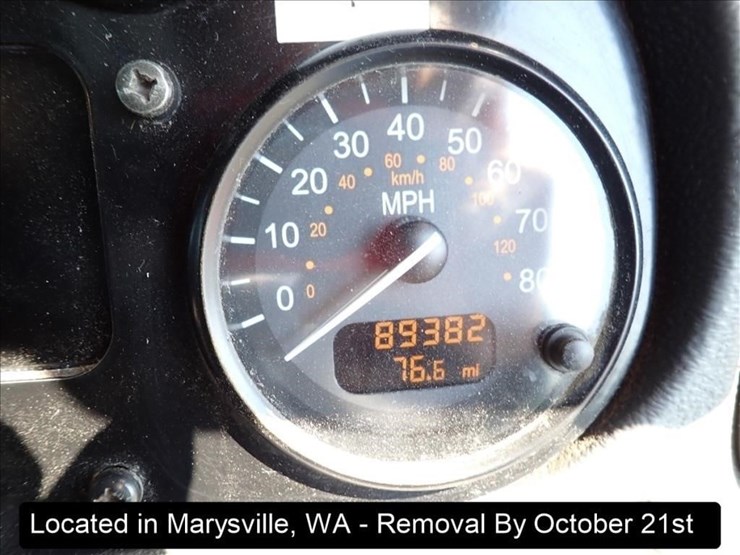 2017-peterbilt-320-image-10
