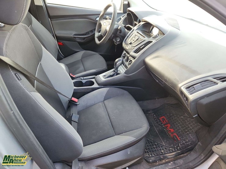 2012-ford-focus-se-image-17