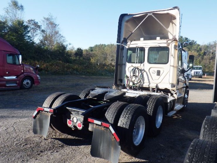 2016-freightliner-cascadia-125-evolution-image-7