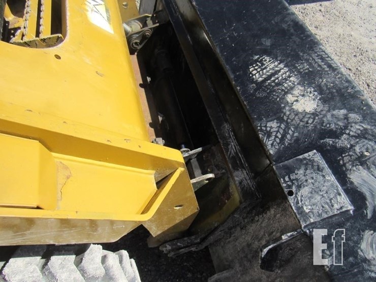 2014-caterpillar-272d-image-3