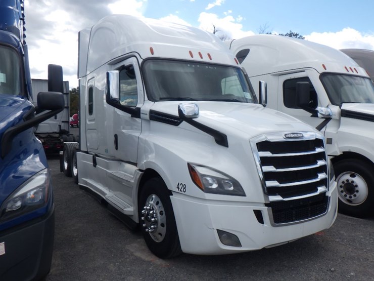 2022-freightliner-cascadia-126-image-3