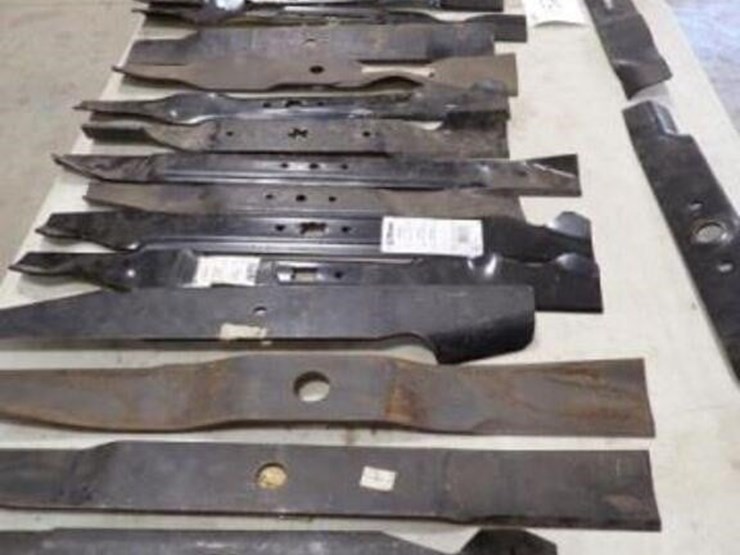 qty-of-assorted-lawn-mower-blades-image-2