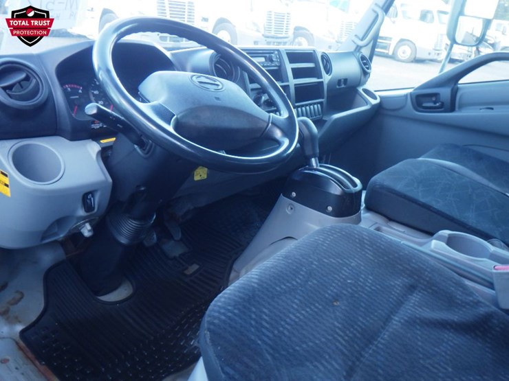 2019-hino-155-image-8