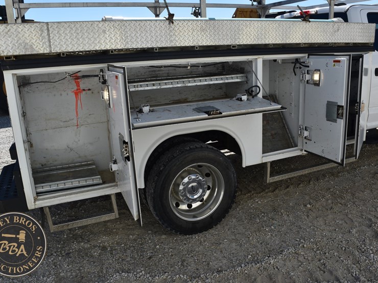 2020-ford-f550-xl-image-32