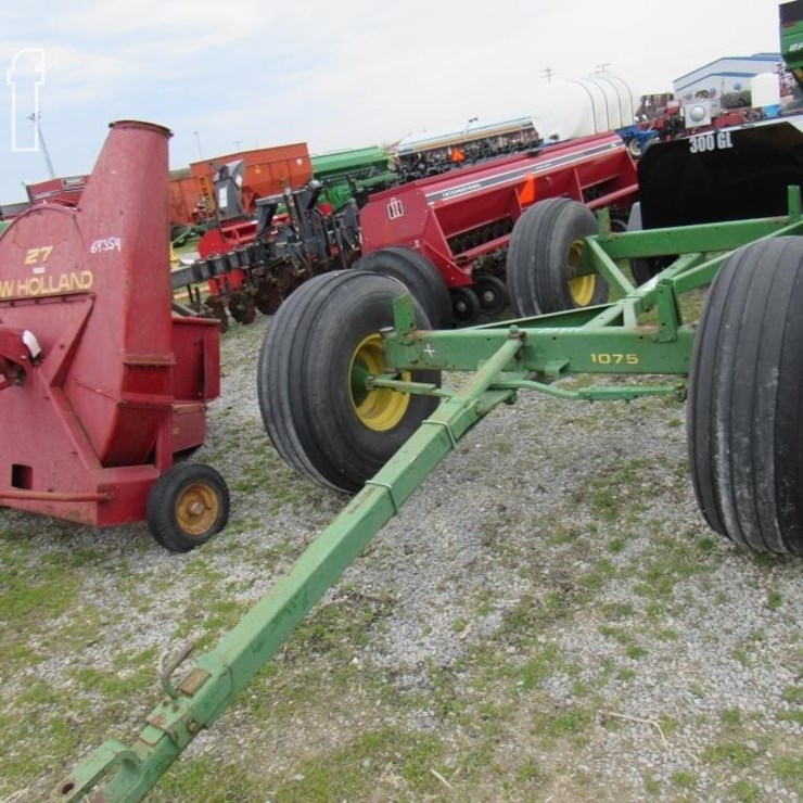 JOHN DEERE 1075